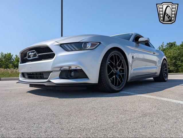 Photo of 2015 Gray Ford Mustang