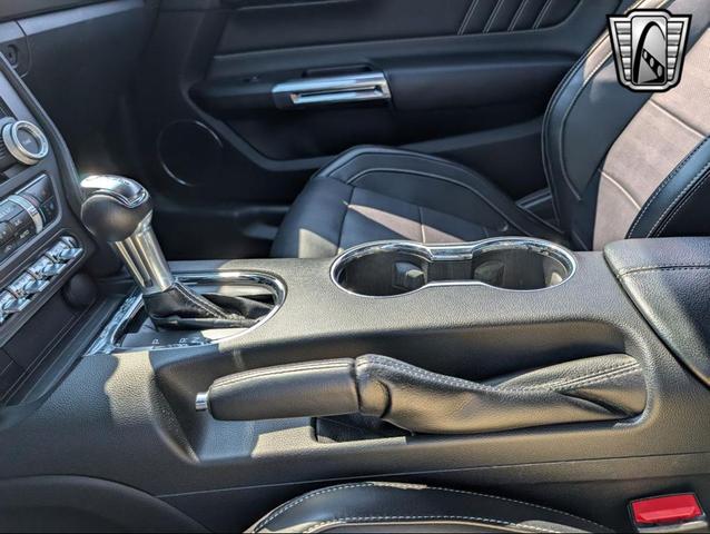 Photo of 2015 Gray Ford Mustang