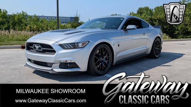 Photo of 2015 Gray Ford Mustang