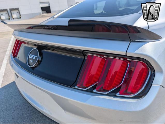 Photo of 2015 Gray Ford Mustang