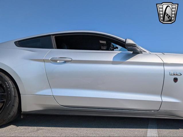 Photo of 2015 Gray Ford Mustang