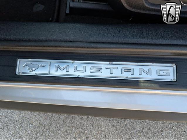 Photo of 2015 Gray Ford Mustang