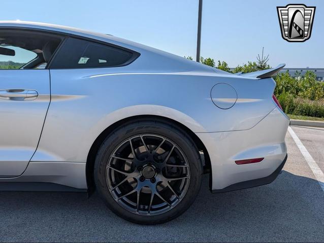 Photo of 2015 Gray Ford Mustang