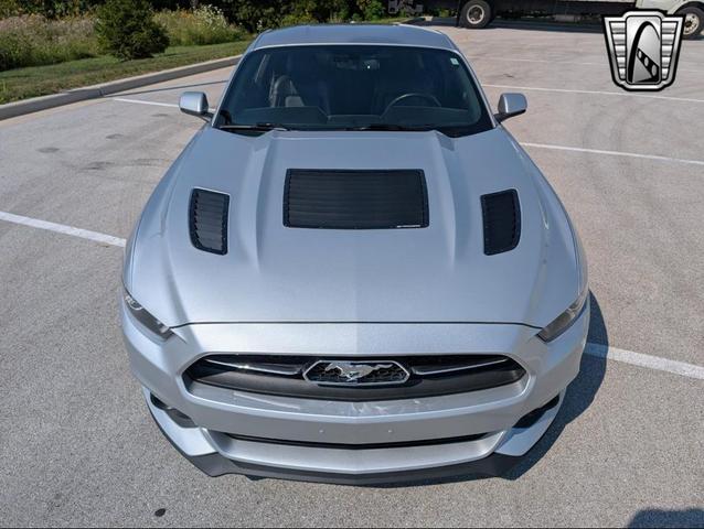Photo of 2015 Gray Ford Mustang