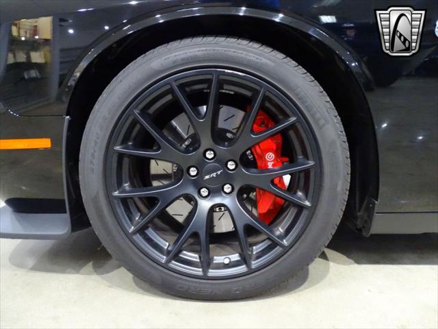 Photo of 2015 Pitch Black Clearcoat Dodge Challenger