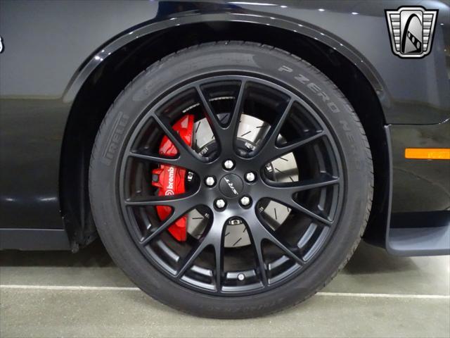Photo of 2015 Pitch Black Clearcoat Dodge Challenger