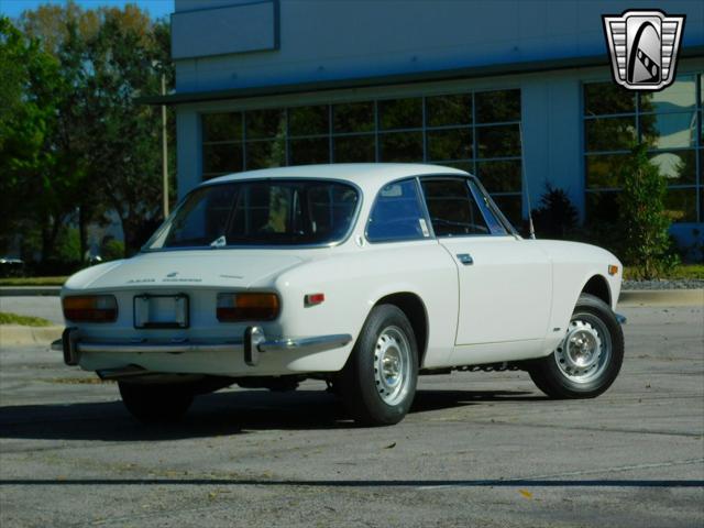 Photo of 1972 White Alfa Romeo GTV