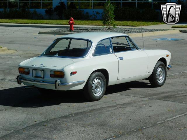 Photo of 1972 White Alfa Romeo GTV
