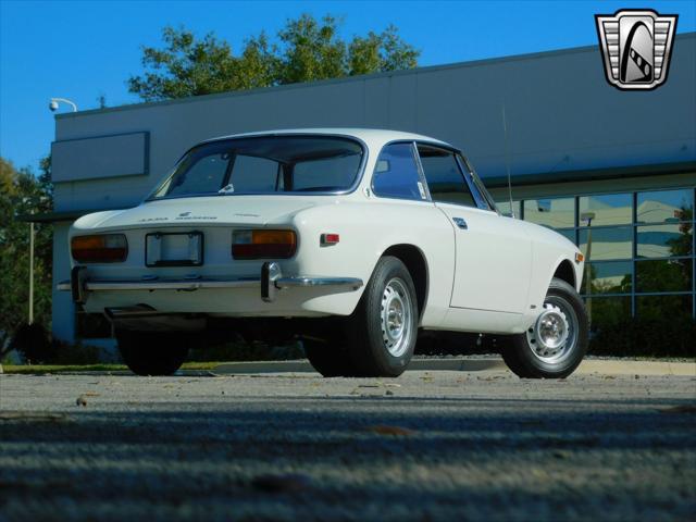 Photo of 1972 White Alfa Romeo GTV