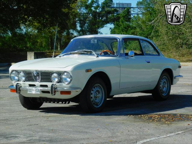 Photo of 1972 White Alfa Romeo GTV