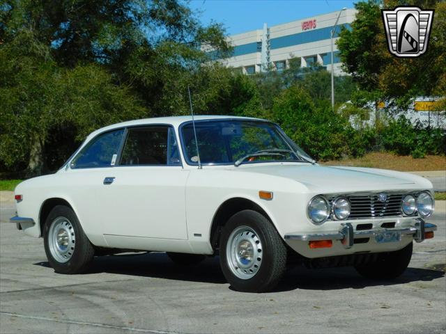 Photo of 1972 White Alfa Romeo GTV
