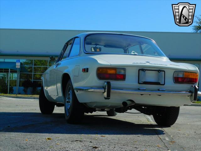 Photo of 1972 White Alfa Romeo GTV