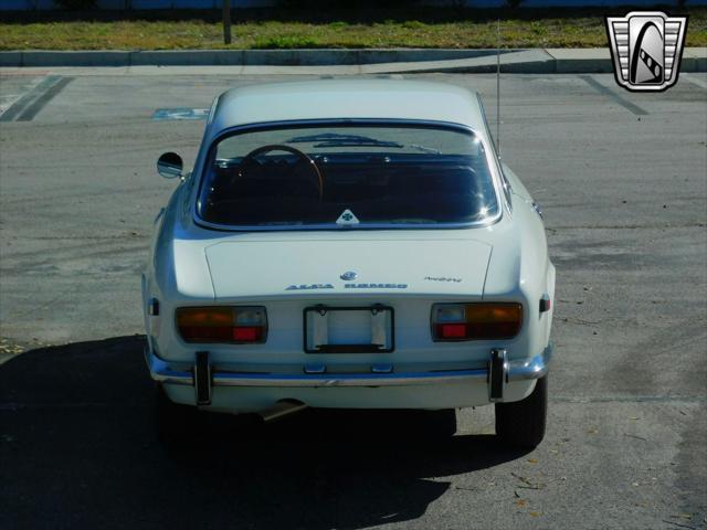 Photo of 1972 White Alfa Romeo GTV