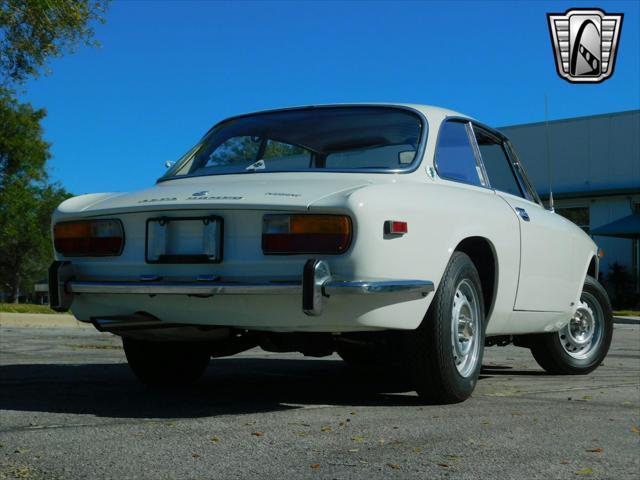 Photo of 1972 White Alfa Romeo GTV