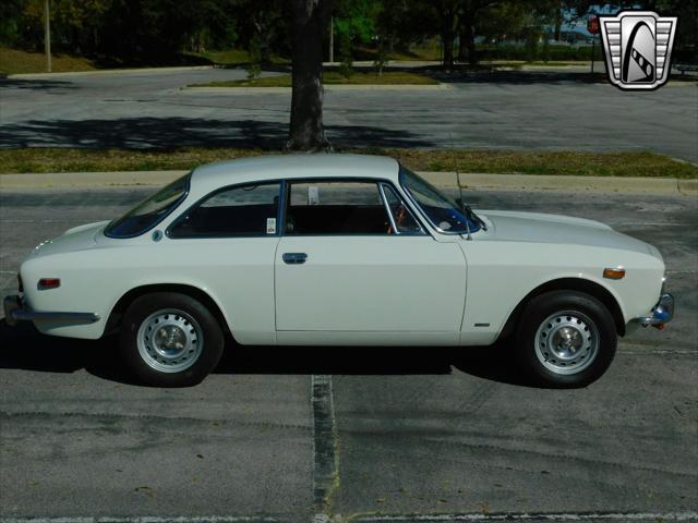 Photo of 1972 White Alfa Romeo GTV