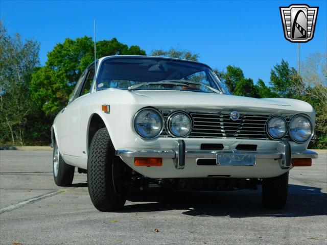Photo of 1972 White Alfa Romeo GTV