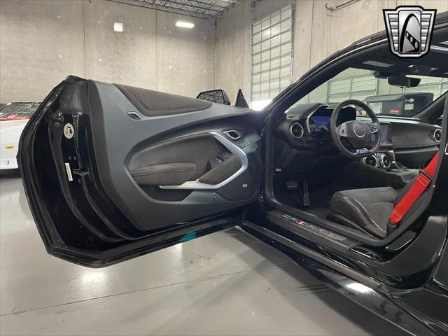 Photo of 2019 Black Chevrolet Camaro