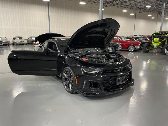 Photo of 2019 Black Chevrolet Camaro