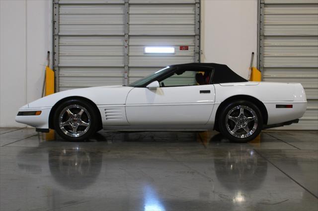 Photo of 1992 White Chevrolet Corvette