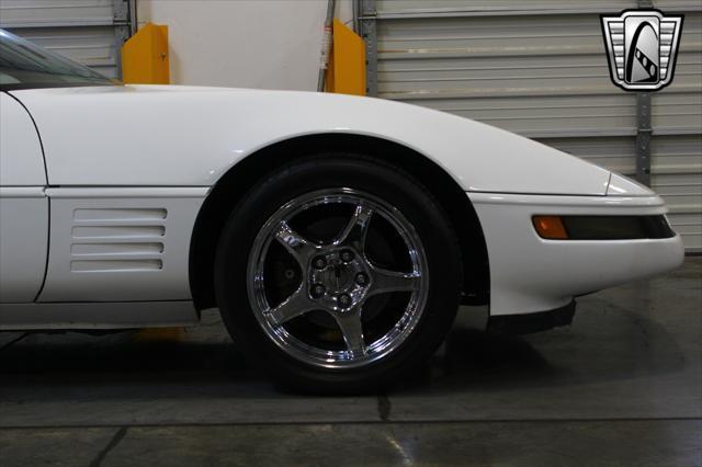 Photo of 1992 White Chevrolet Corvette