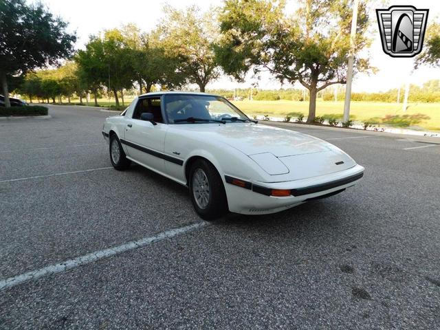 Photo of 1984 White Mazda RX-7