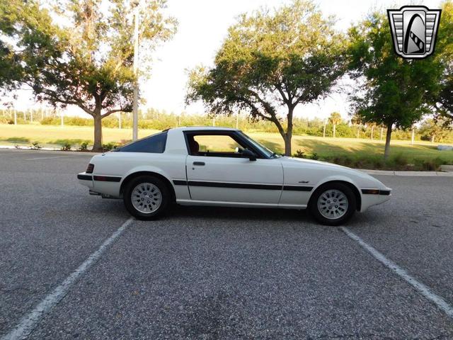 Photo of 1984 White Mazda RX-7