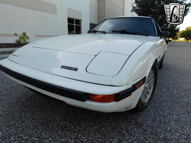 Photo of 1984 White Mazda RX-7
