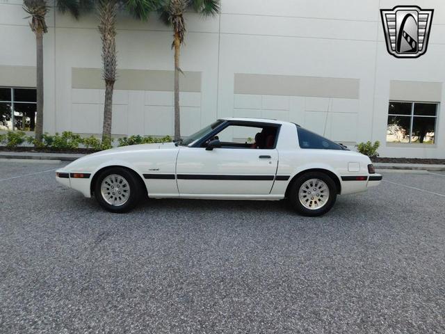 Photo of 1984 White Mazda RX-7