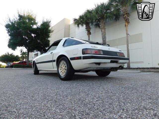 Photo of 1984 White Mazda RX-7