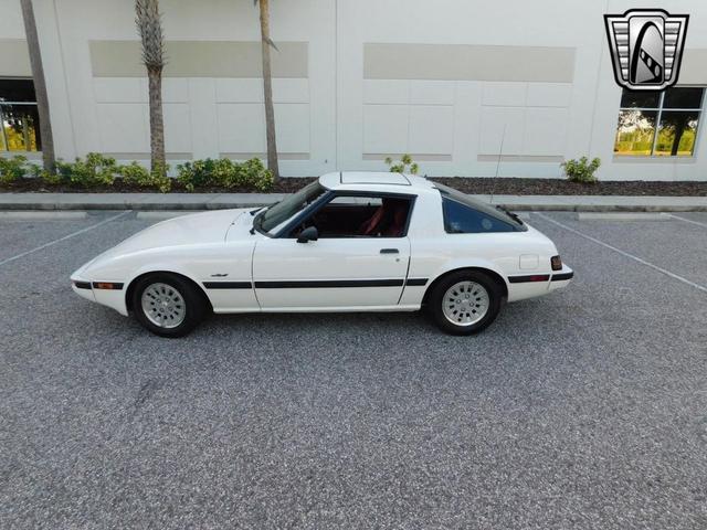 Photo of 1984 White Mazda RX-7