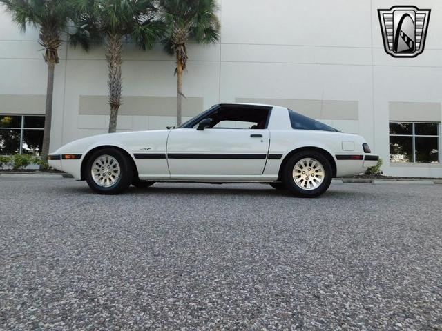 Photo of 1984 White Mazda RX-7