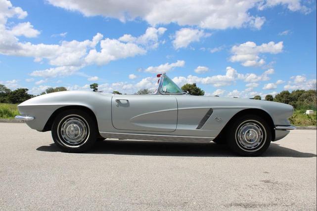 Photo of 1962 Sateen Silver Chevrolet Corvette