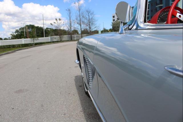 Photo of 1962 Sateen Silver Chevrolet Corvette