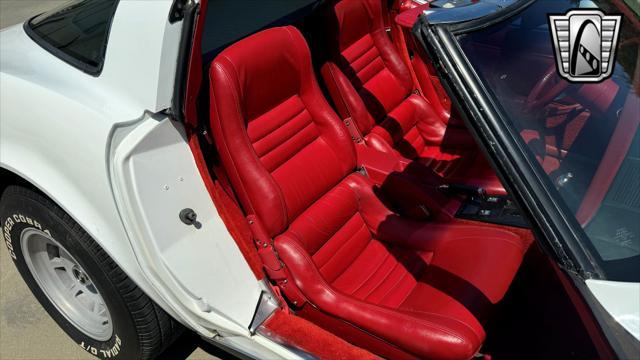 Photo of 1979 White Chevrolet Corvette