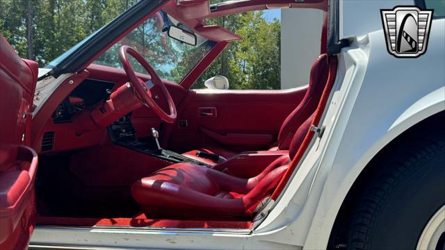 Photo of 1979 White Chevrolet Corvette