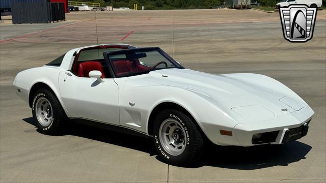 Photo of 1979 White Chevrolet Corvette