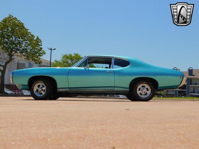 Photo of 1968 Turquoise Blue Pontiac LeMans