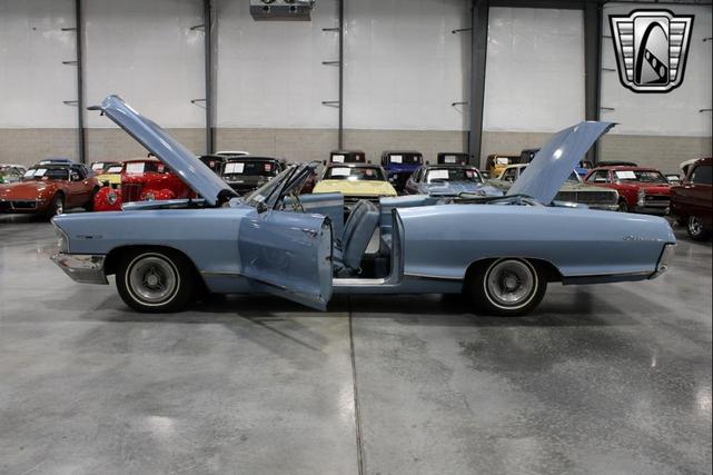 Photo of 1965 Blue Pontiac Catalina