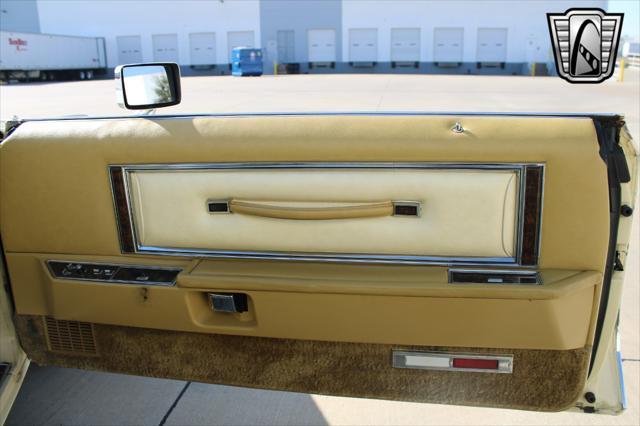 Photo of 1977 Yellow Lincoln Continental