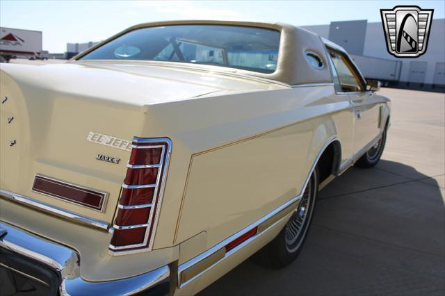 Photo of 1977 Yellow Lincoln Continental