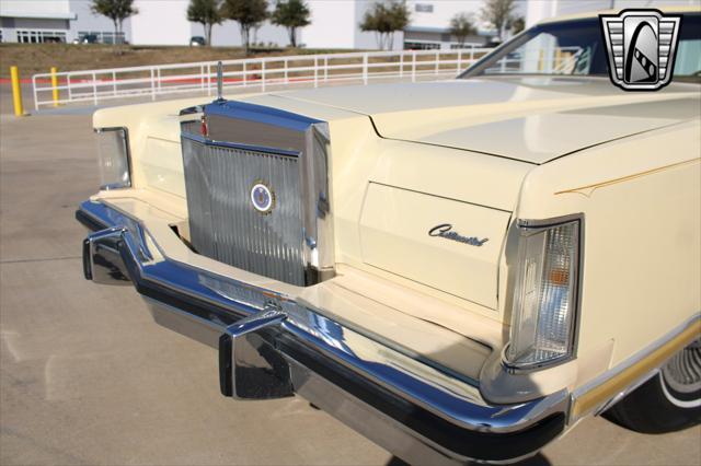 Photo of 1977 Yellow Lincoln Continental