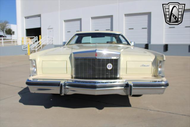 Photo of 1977 Yellow Lincoln Continental