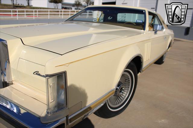 Photo of 1977 Yellow Lincoln Continental