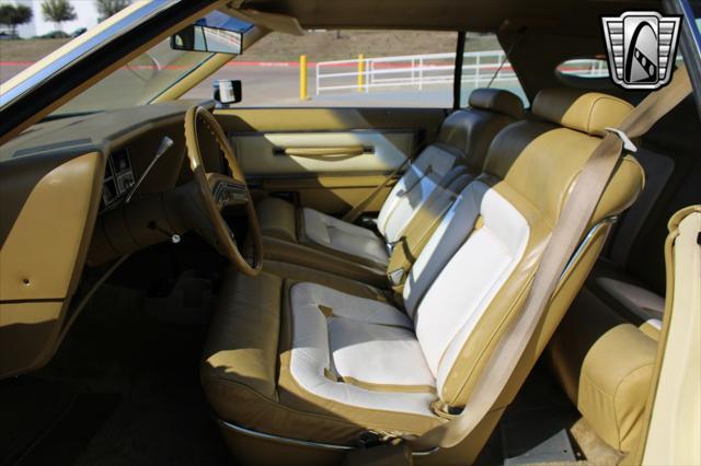 Photo of 1977 Yellow Lincoln Continental