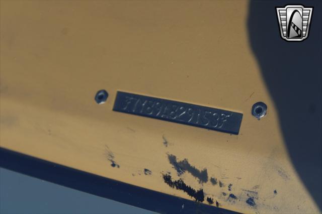 Photo of 1977 Yellow Lincoln Continental