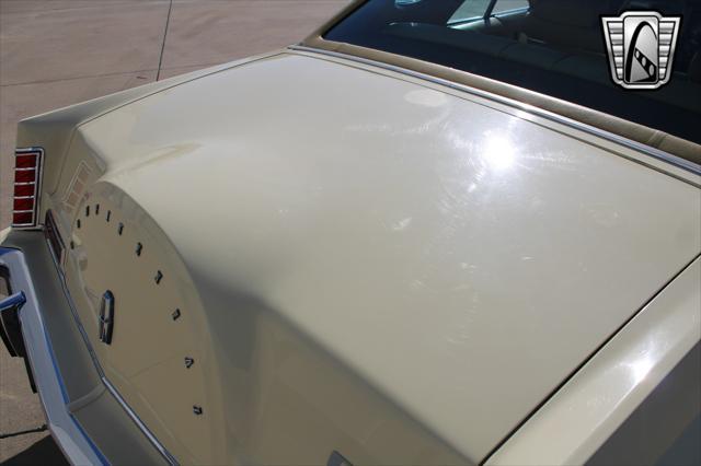 Photo of 1977 Yellow Lincoln Continental