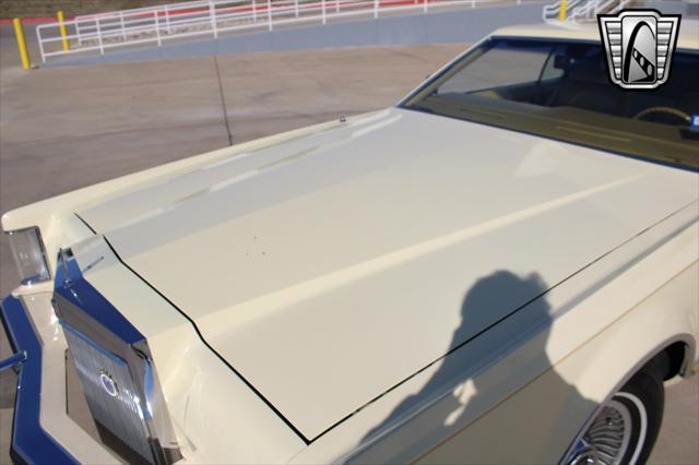 Photo of 1977 Yellow Lincoln Continental
