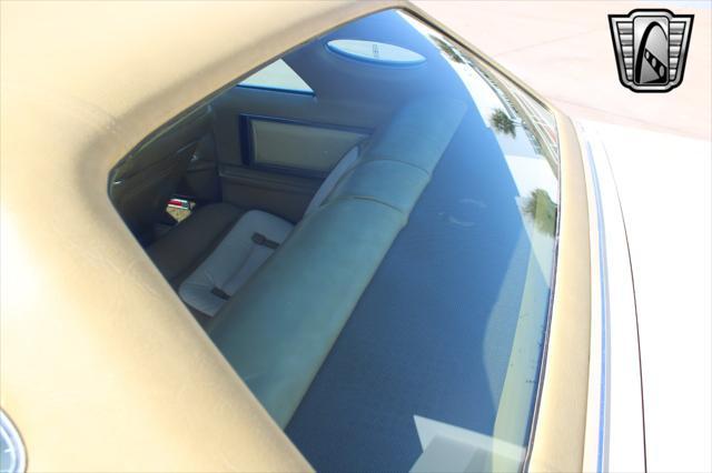 Photo of 1977 Yellow Lincoln Continental