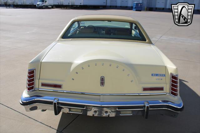Photo of 1977 Yellow Lincoln Continental