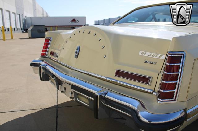 Photo of 1977 Yellow Lincoln Continental